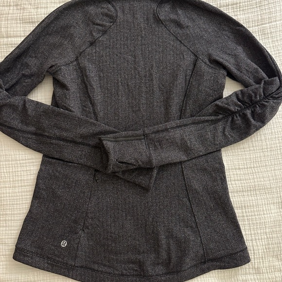 Lululemon long sleeve - Picture 3 of 4